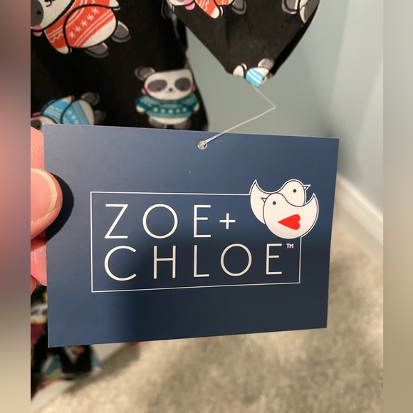 Zoe + Chloe Extra small XS Winter panda sweater weather Scrub Top Women Shirt - Picture 5 of 8